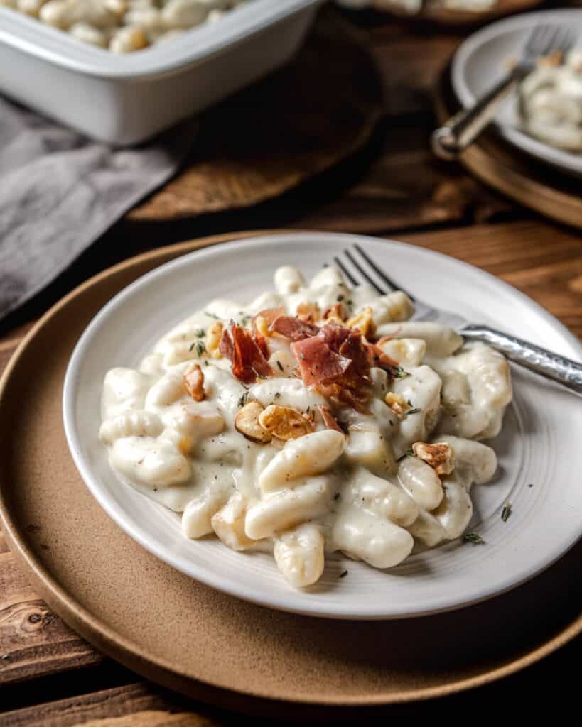 Gorgonzola Apple Walnut Mac and Cheese - Cooking With Wine Blog