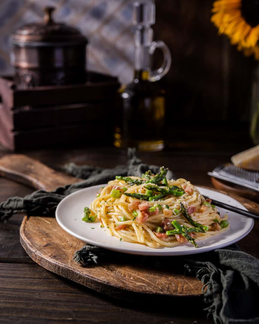 Carbonara with asparagus